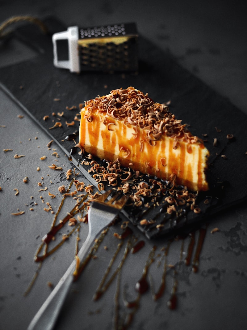 Dessert au caramel et chocolat sur ardoise — accord mets Bas-Armañac